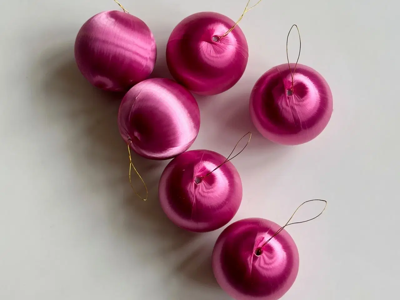 Billede 4 - Lyserøde silkekugler, 6 stk samlet