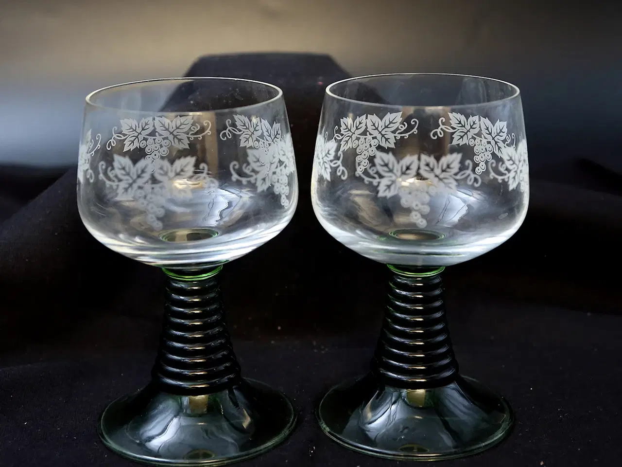 Billede 2 - Franske Rømerglas til rødvin, grøn stilk