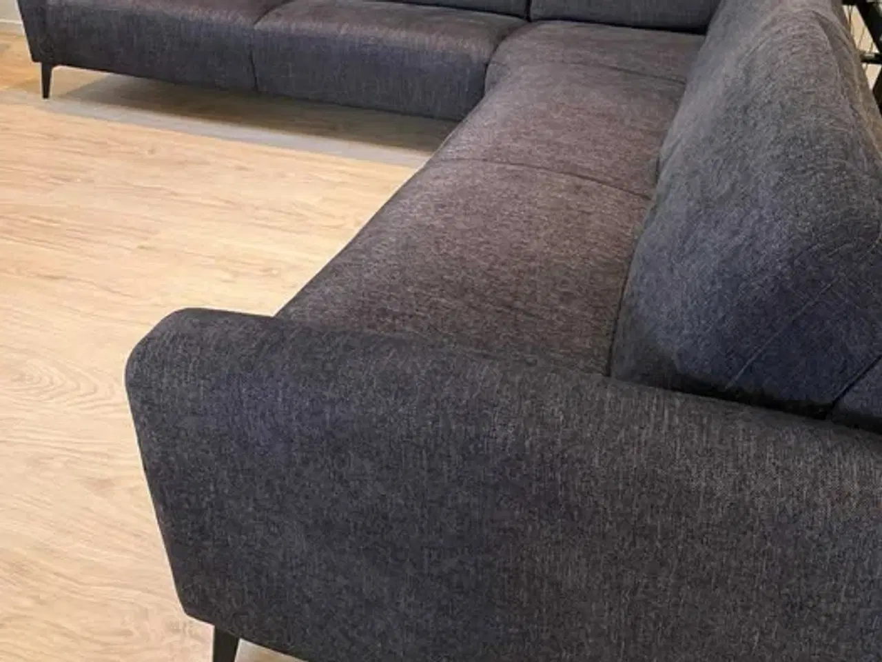 Billede 1 - Stor luksus-hjørnesofa 3x3 m (Sit N Sleep) – plads