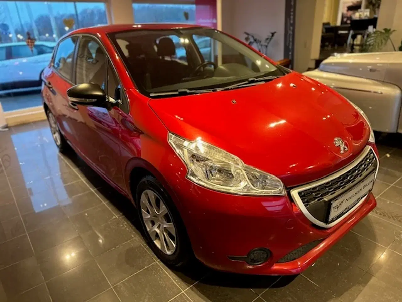 Billede 3 - 208 med fuld service.