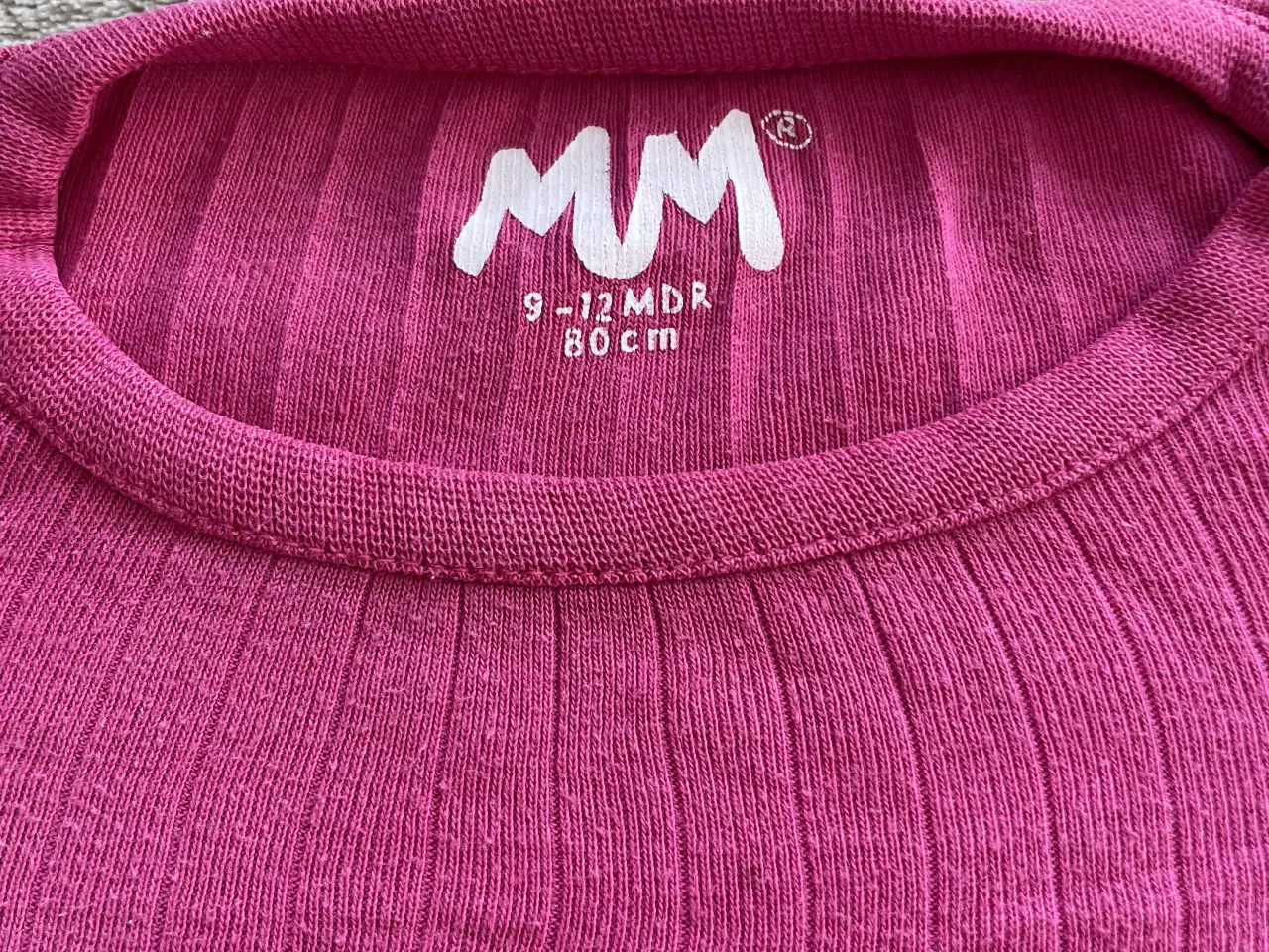 Billede 4 - Fin lyserød bluse str 80