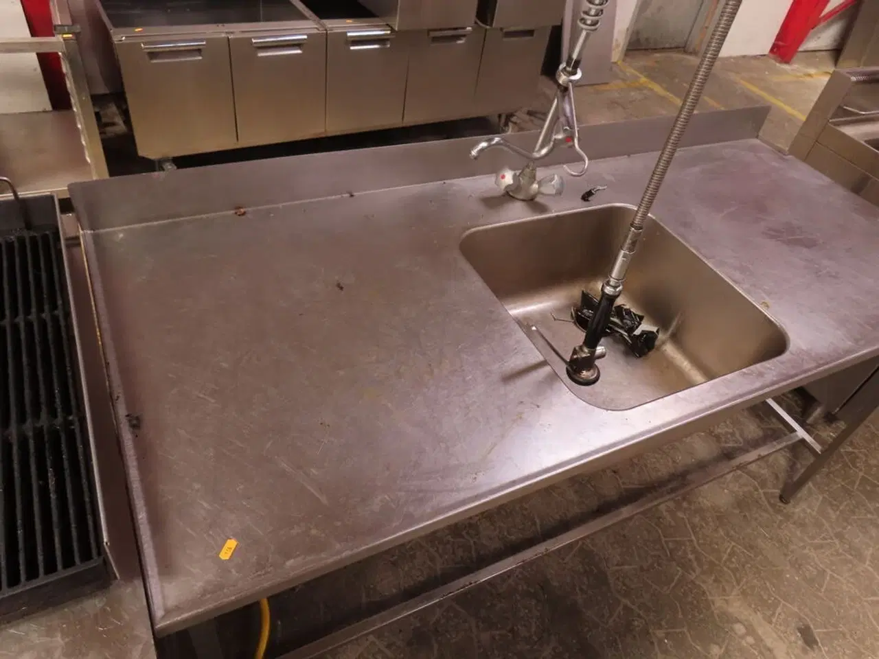 Billede 2 - Industri køkkenbord med vask og armatur