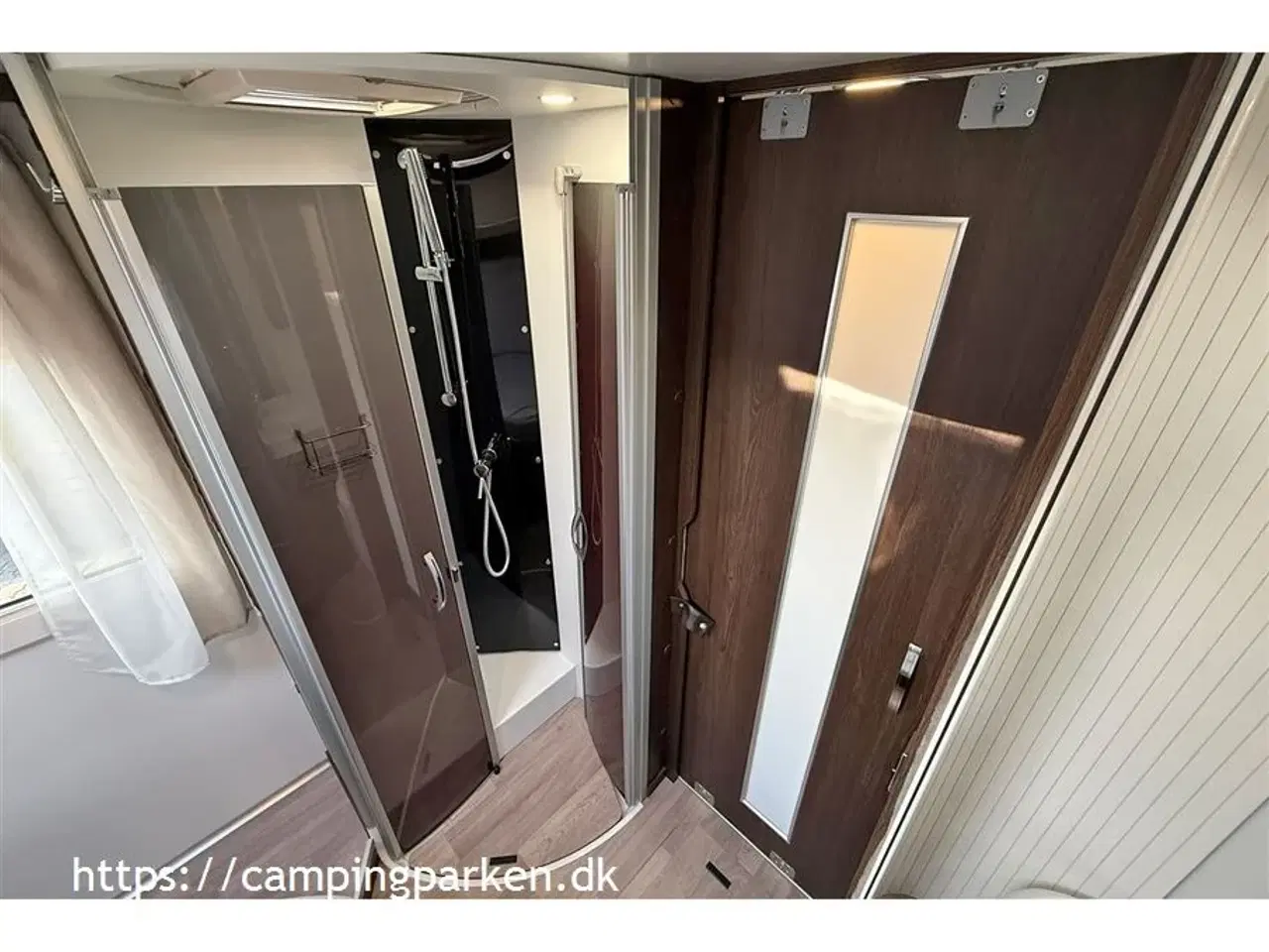 Billede 13 - 2021 - Benimar Super fin og velholdt autocamper med dobbeltseng og 5 selepladser