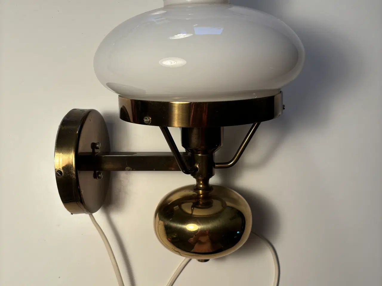 Billede 1 - Messing lampe med Holmegaard kuppel