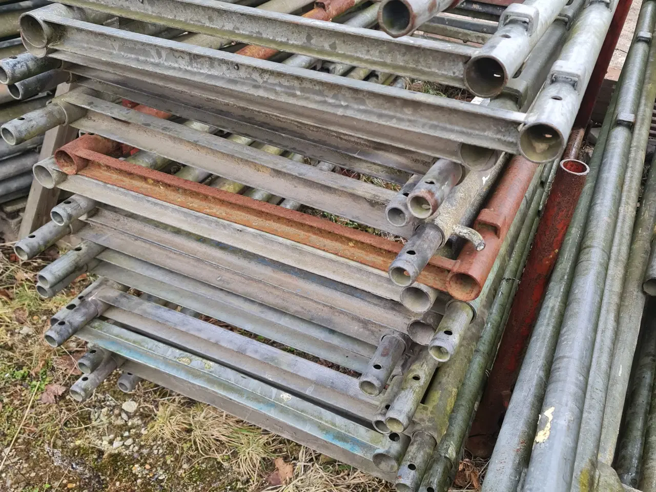 Billede 2 - Facadestillads sælges – komplet sæt + løsdele