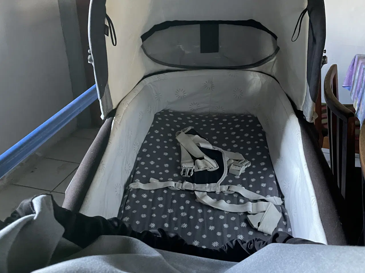 Billede 1 - Stald barnevogn og klapvogn 