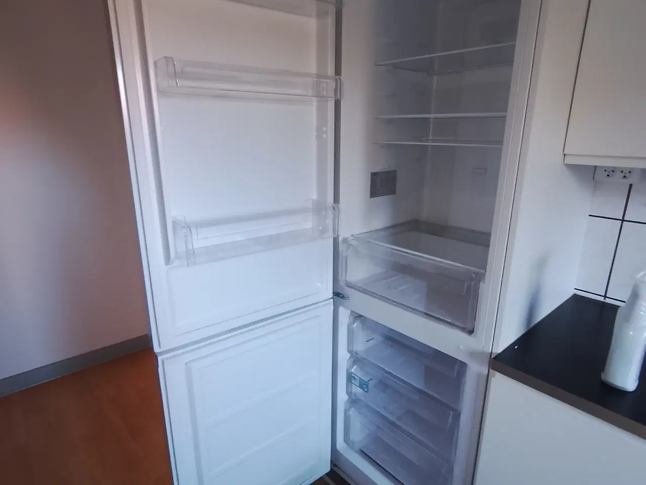 Billede 1 - Nyt kølefryseskab sælges