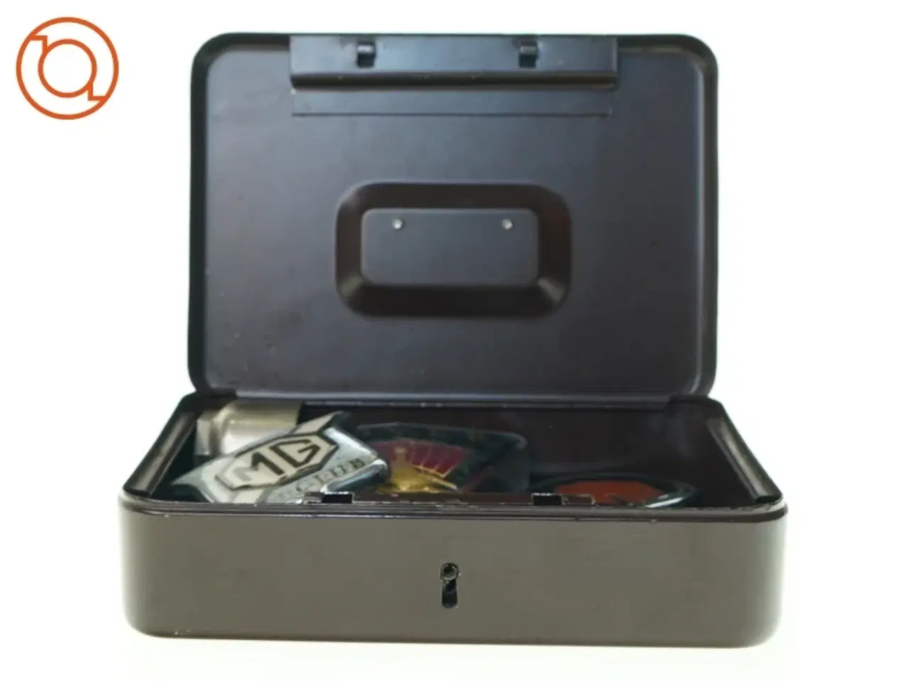 Billede 7 - Pengekasse fyldt med gamle bilmærker (str. 25 x 17 cm)