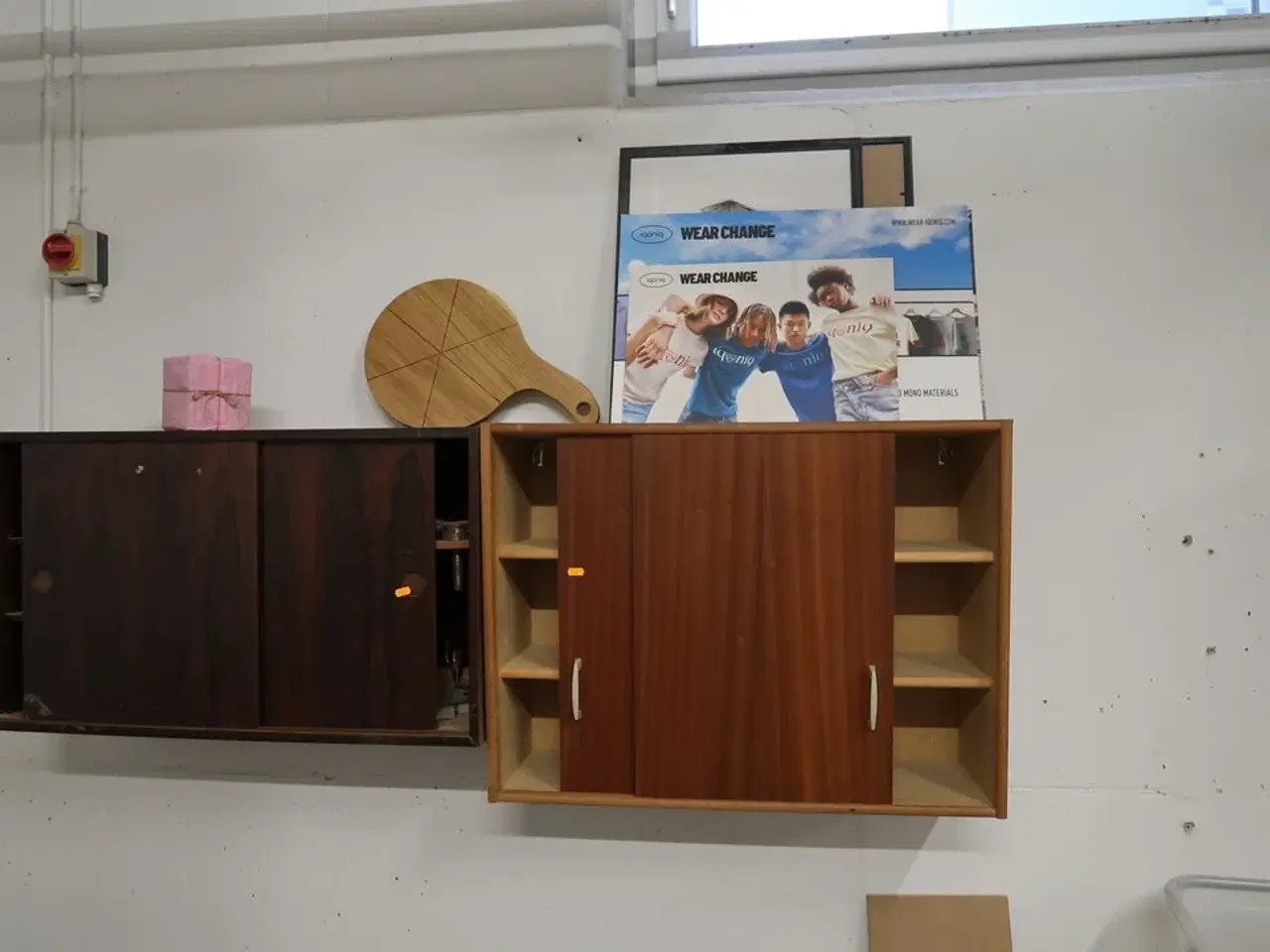 Billede 1 - 2 stk. vægskabe med div. Værktøj m.m.