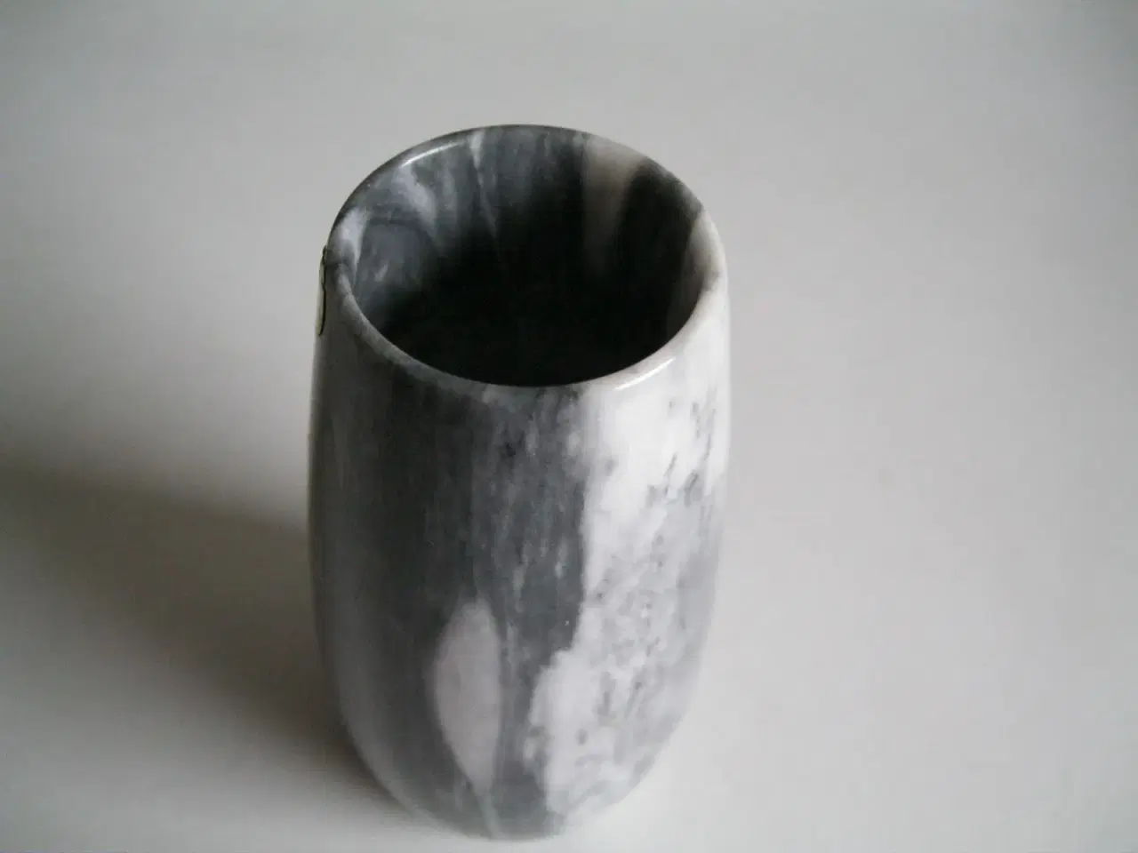 Billede 3 - Marmor-vase (poleret natursten)
