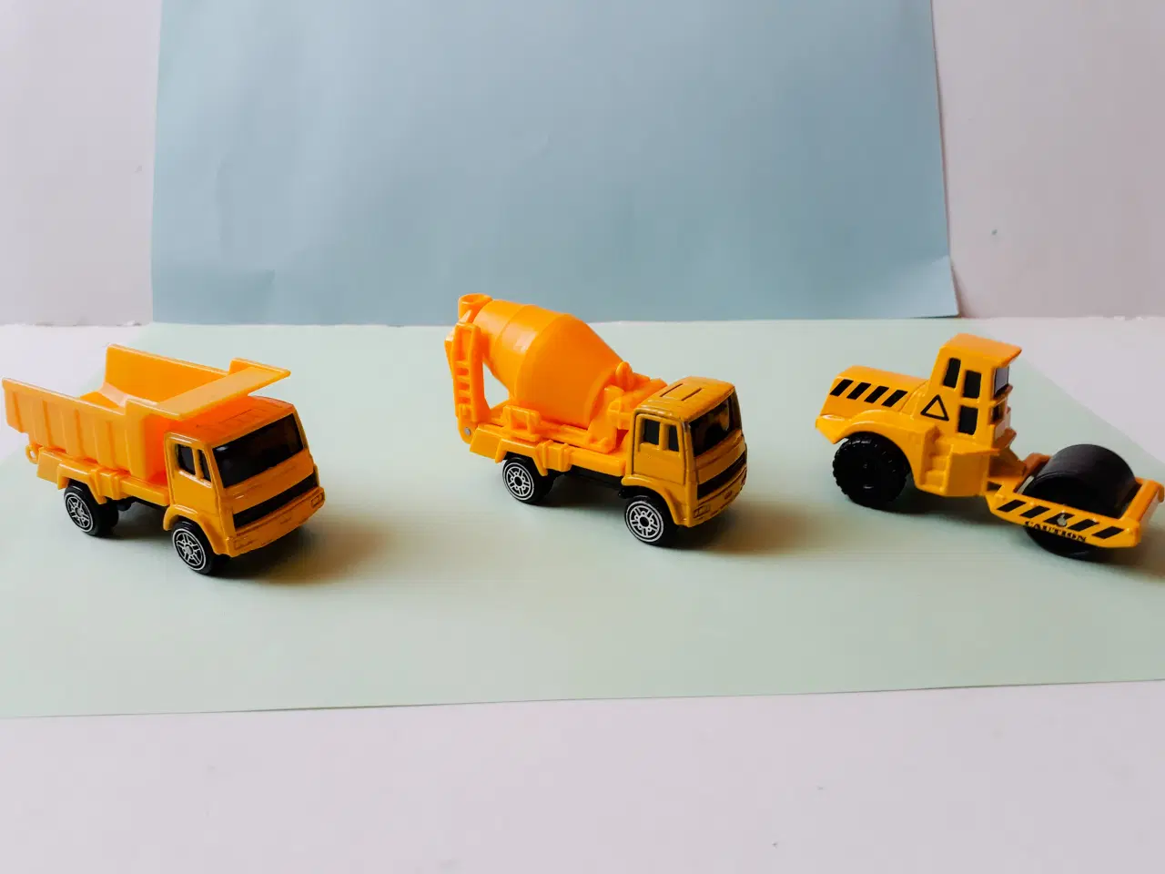 Billede 6 - Blyantspidserbus & 5 Biler