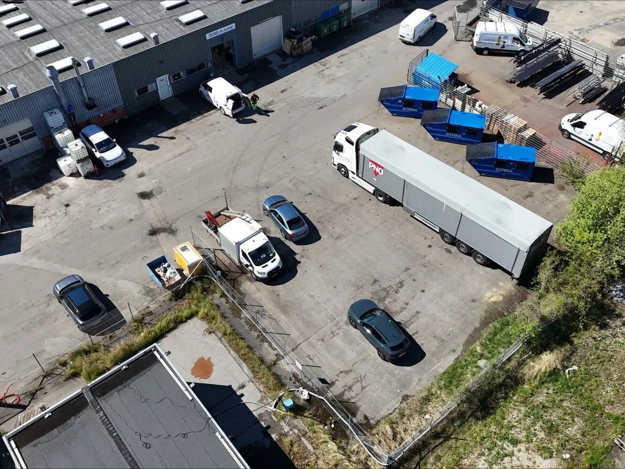 Billede 2 - Stort udendørsareal til parkering og/eller opbevaring