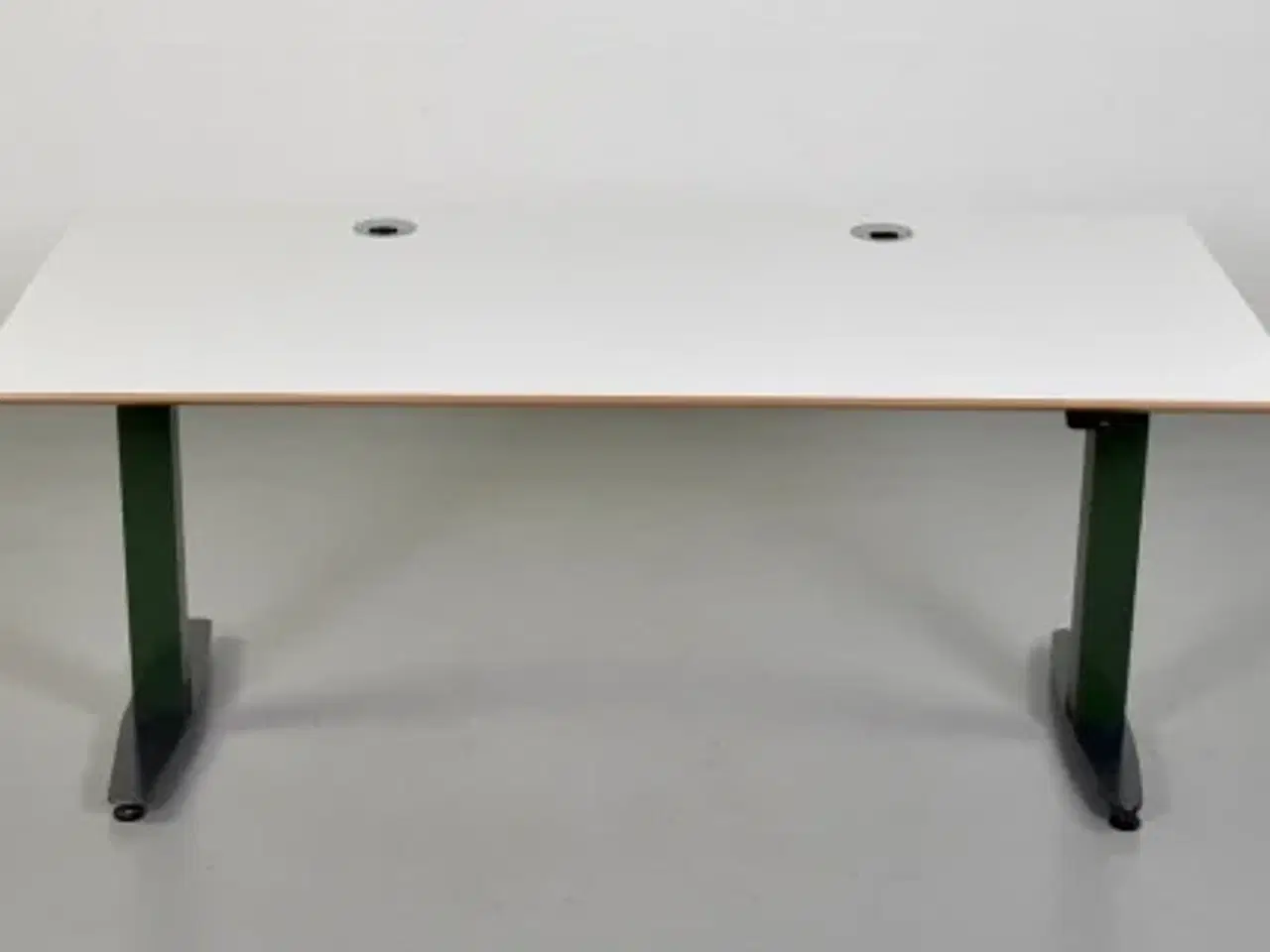 Billede 1 - Hæve-/sænkebord fra duba b8 med hvid plade og grønt stel