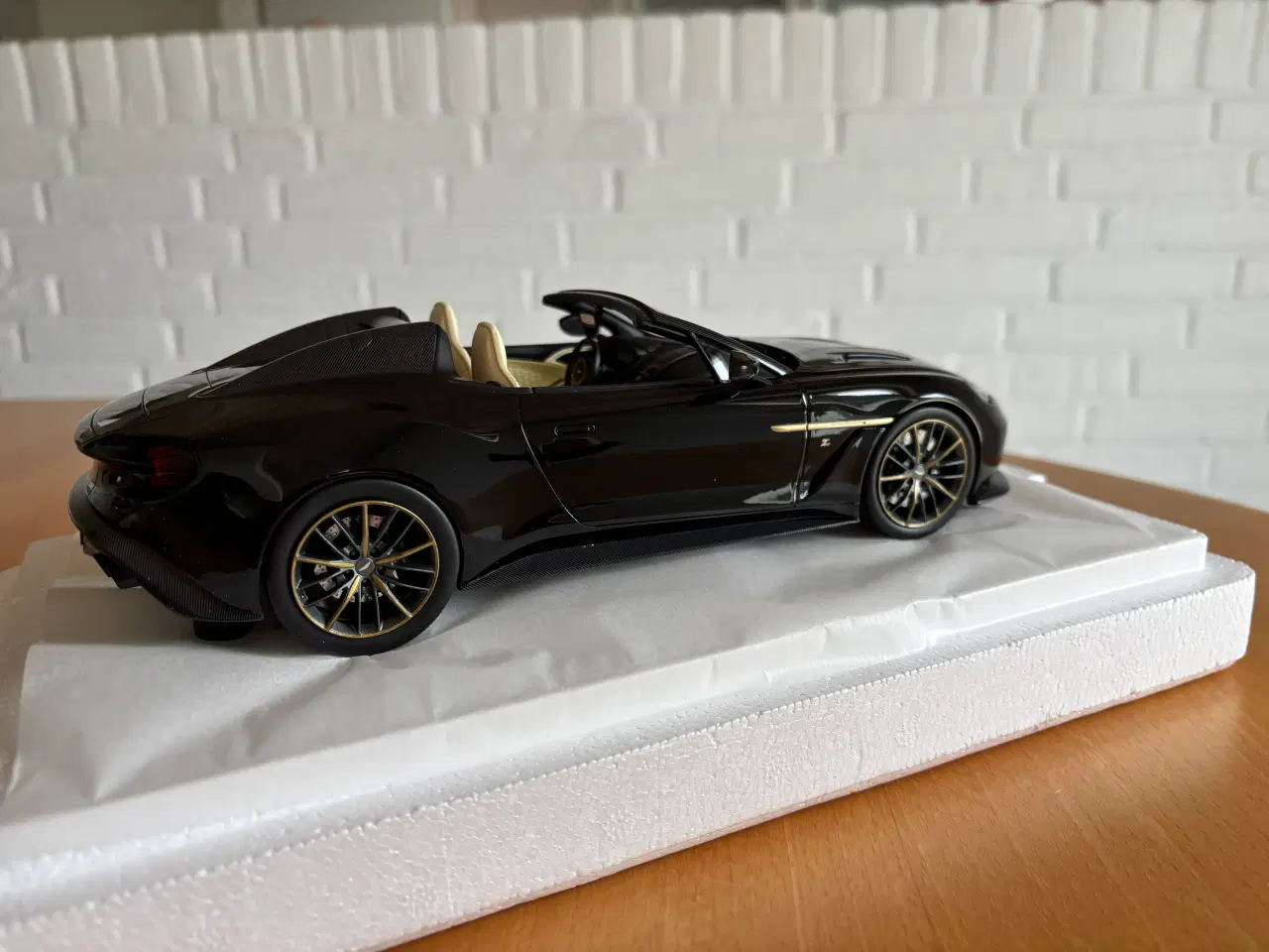 Billede 4 - Aston Martin Vanquish Zagato 1:18