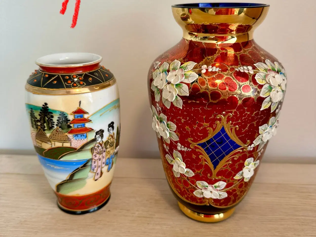 Billede 5 - To vintage håndmalede vaser