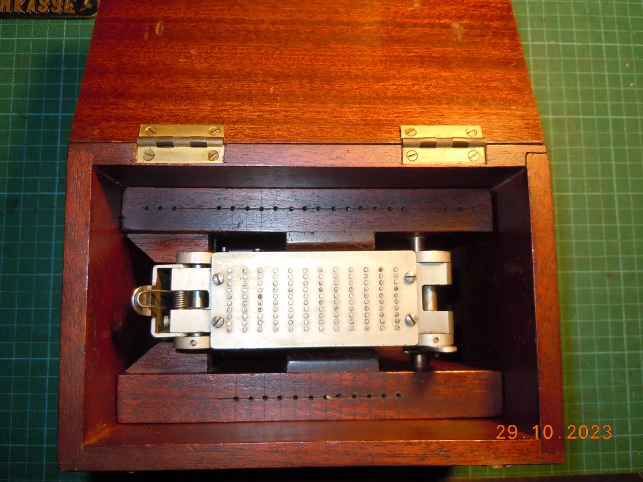Billede 3 - Apparat i mahognikasse til ukendt formål.