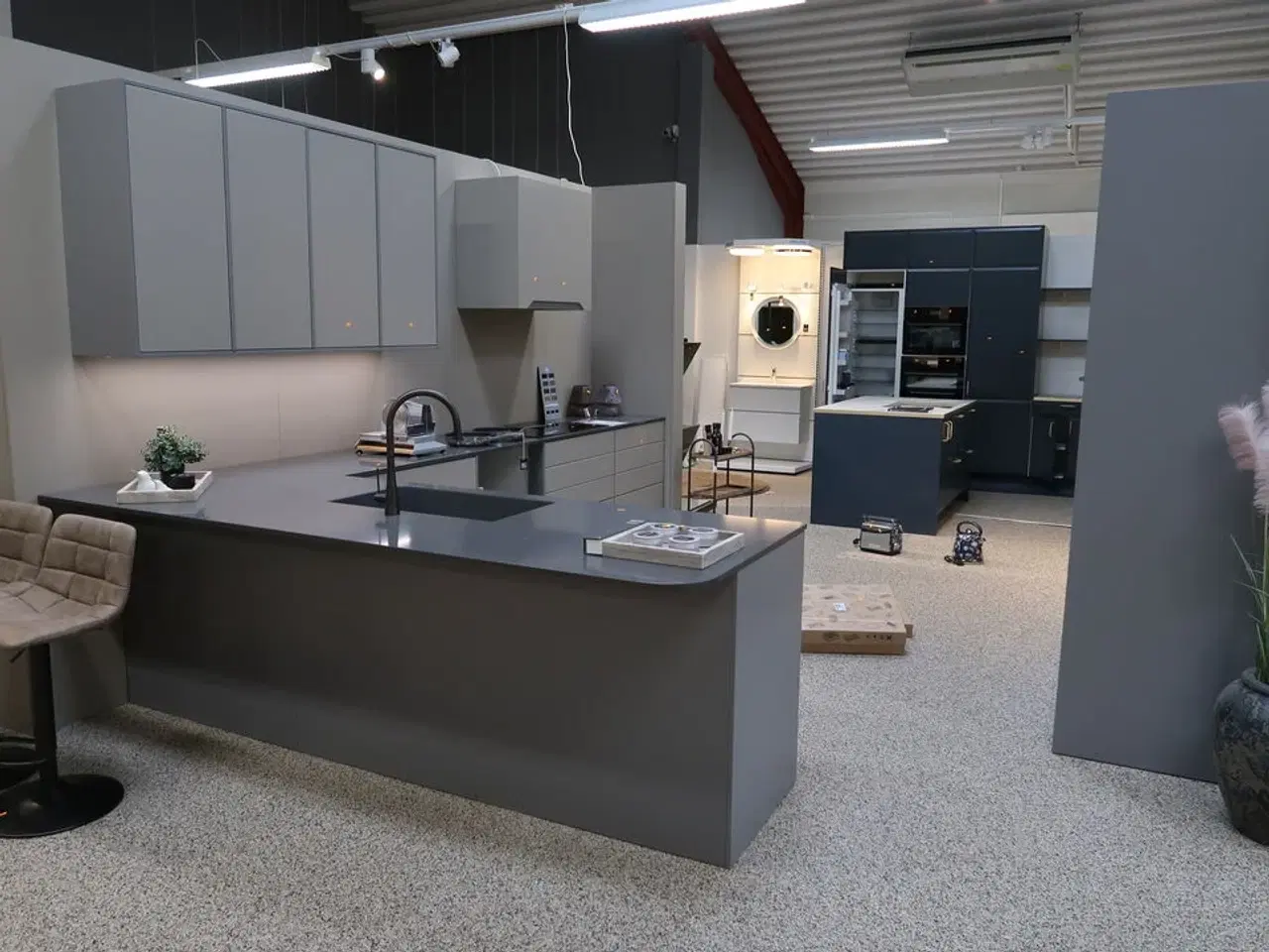 Billede 1 - Køkken NORDANRO uden hårdehvidearer/armatur med stenbordplade SILESTONE