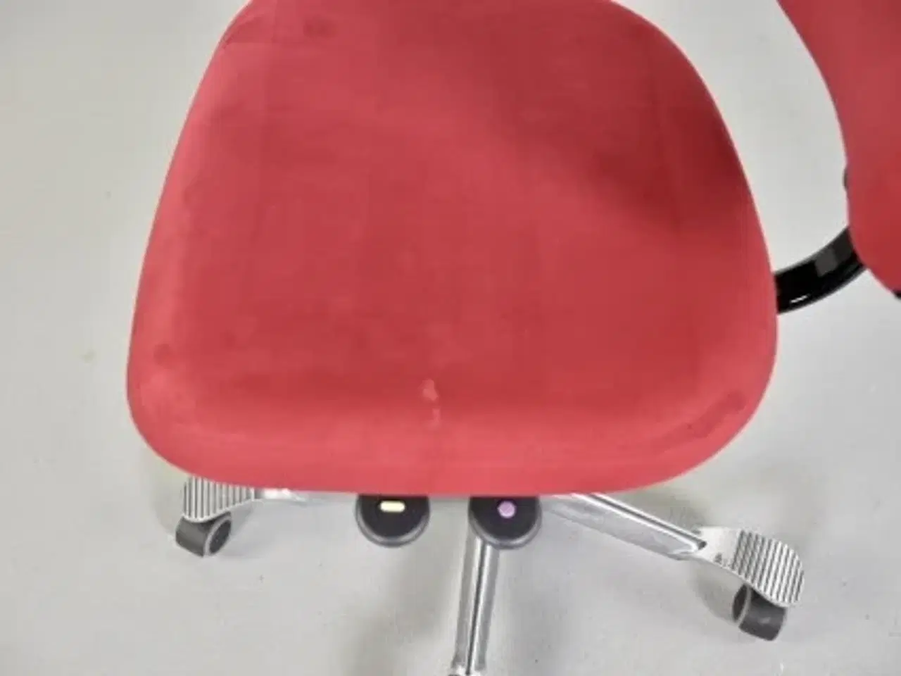Billede 8 - Häg credo kontorstol med rødt polster og blankt understel