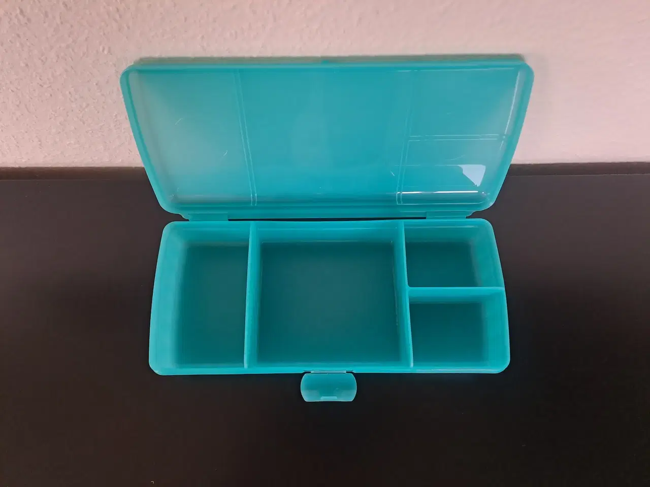 Billede 2 - Tupperware madkasse med rumdeler