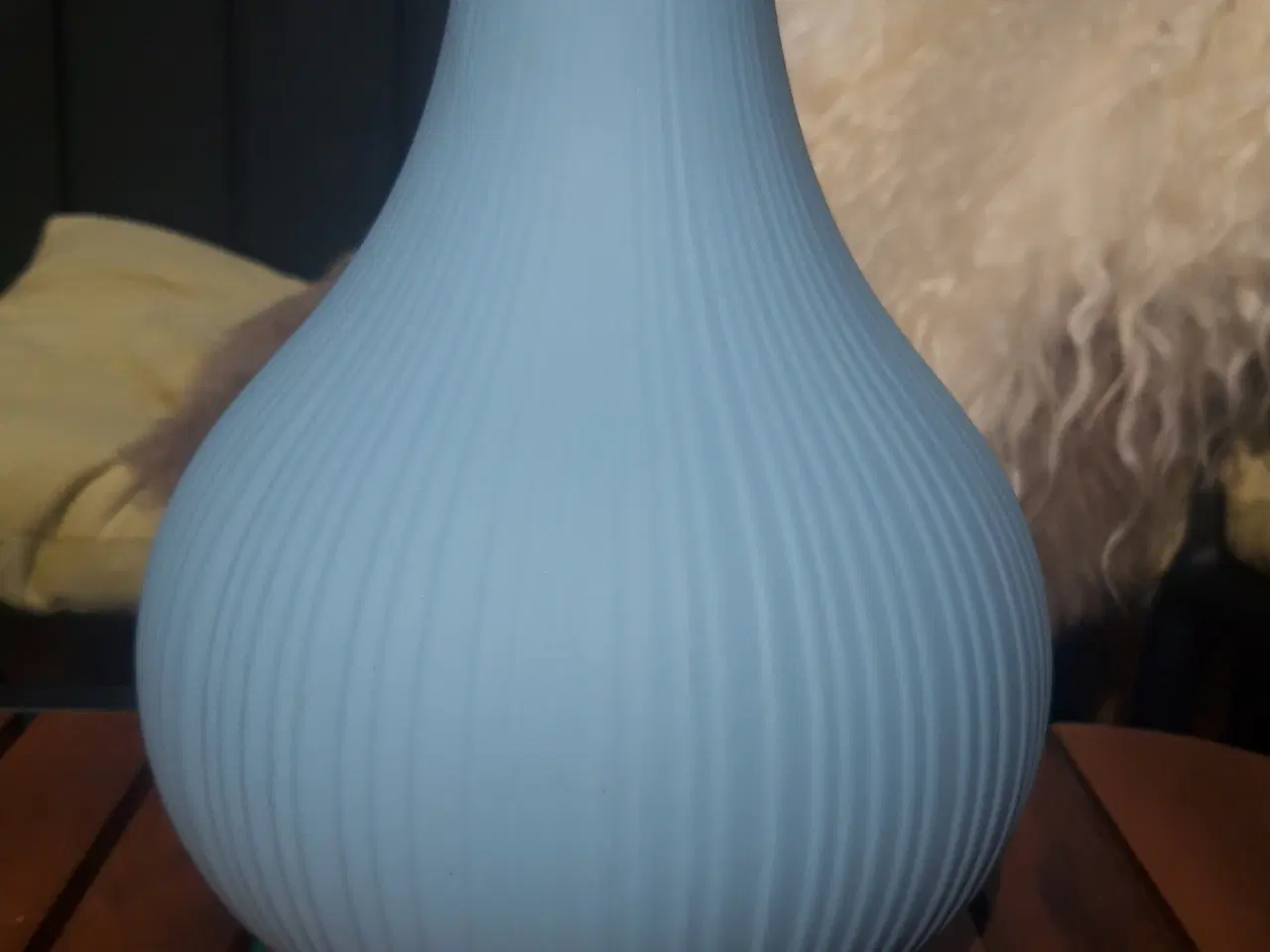 Billede 1 - Smuk riflet vase, 20 cm høj