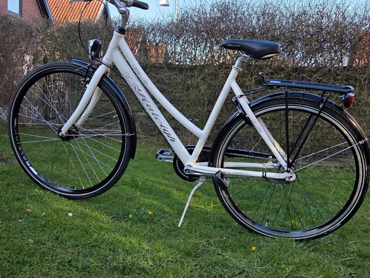 Billede 2 - RALEIGH 28" 7 gear. Nye dæk. Lås medfølger. For- o