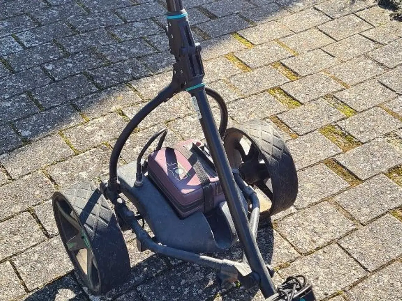 Billede 9 - TaylorMade golfbag med golfjern og el-golfvogn