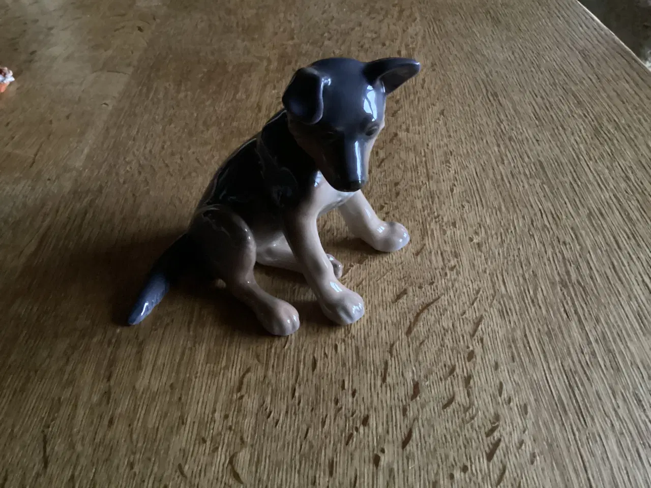 Billede 2 - Kgl Chefer Hvalp nr 6835 pris 725,00 kr