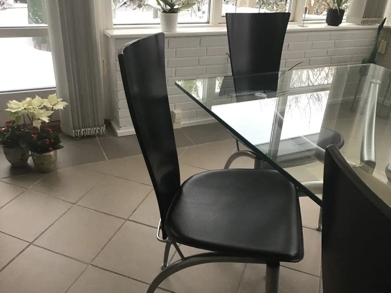 Billede 4 - Glas spisebord m 6 stole og hyggebord