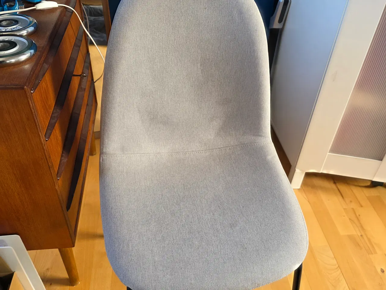 Billede 2 - Jysk stole 6 stk med metal ben, ét stk med træben