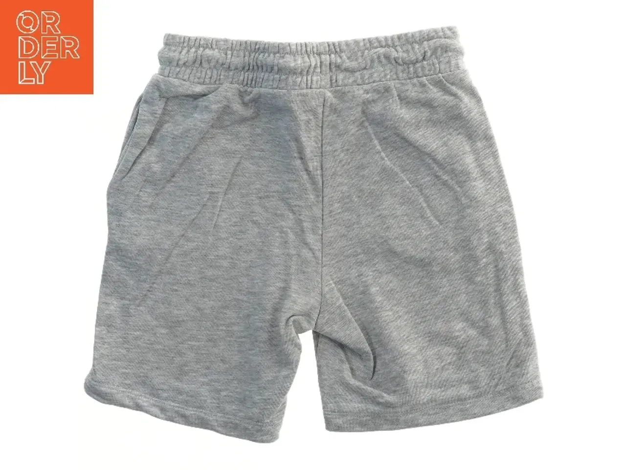 Billede 2 - Grå shorts med elastik fra H&M (str. 128)