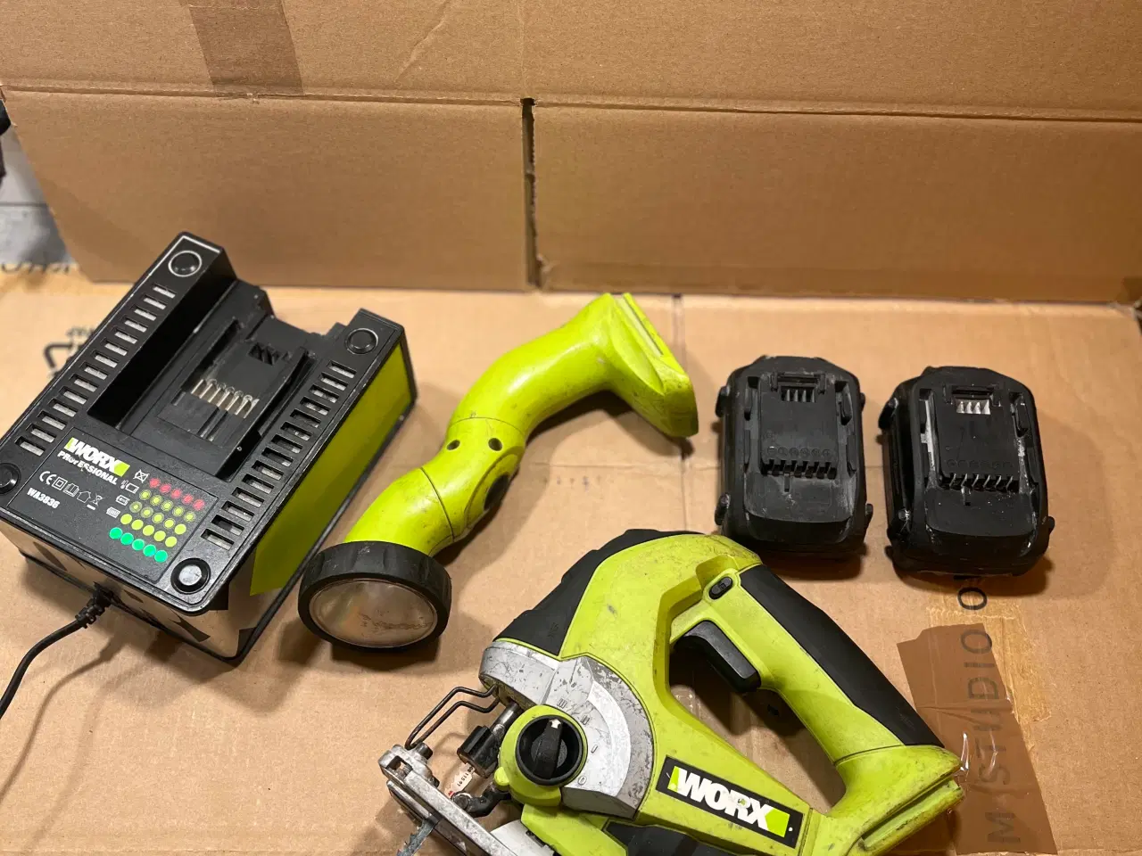 Billede 1 - Worx Professional 18V Sæt – Stiksav, Lygte & 2 Bat