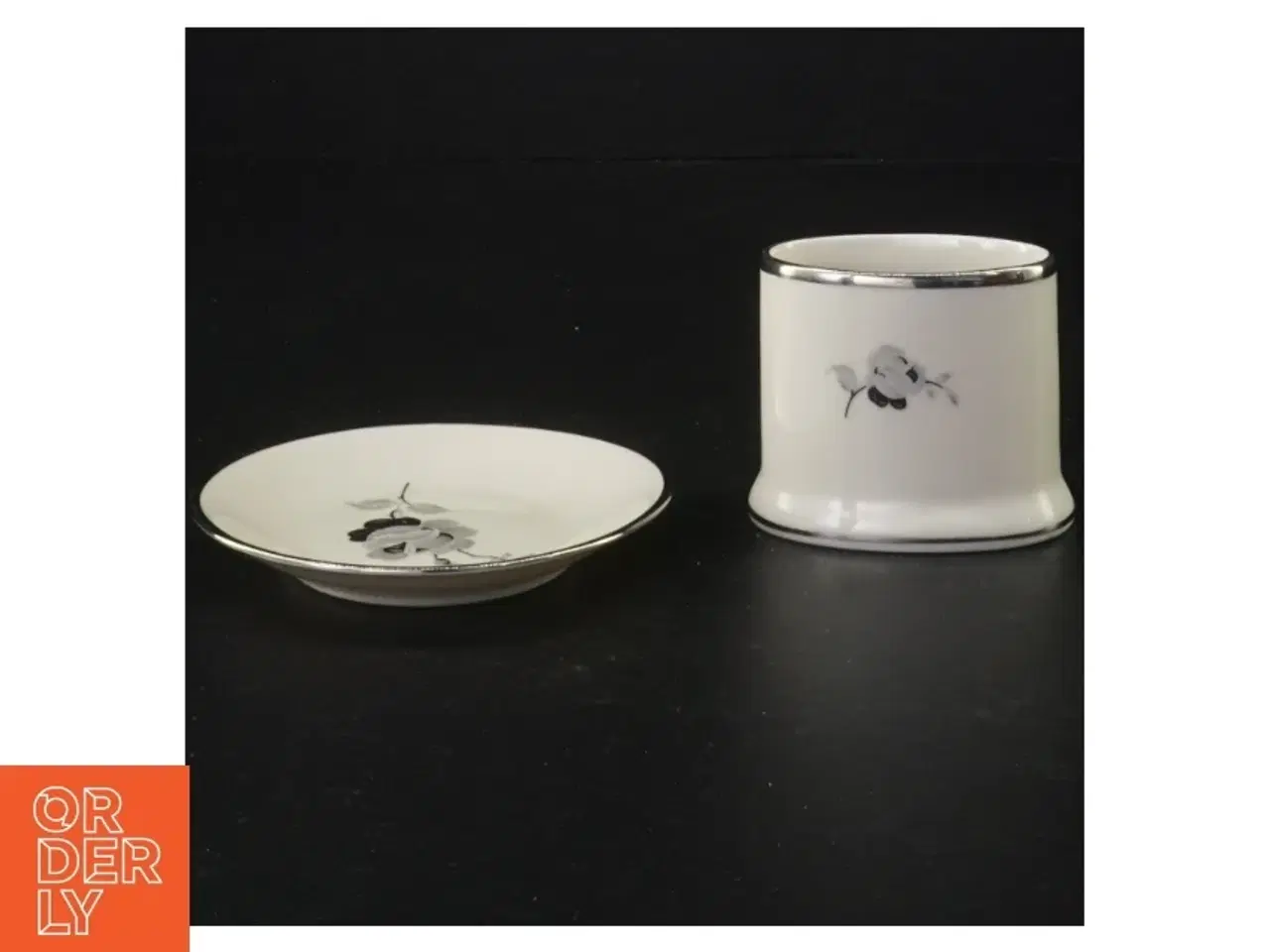 Billede 1 - Porcelænstallerken og opbevaringskrukke fra Københavns Porcellains Maleri (str. Diameter 10 cm og 6 x 5 cm)