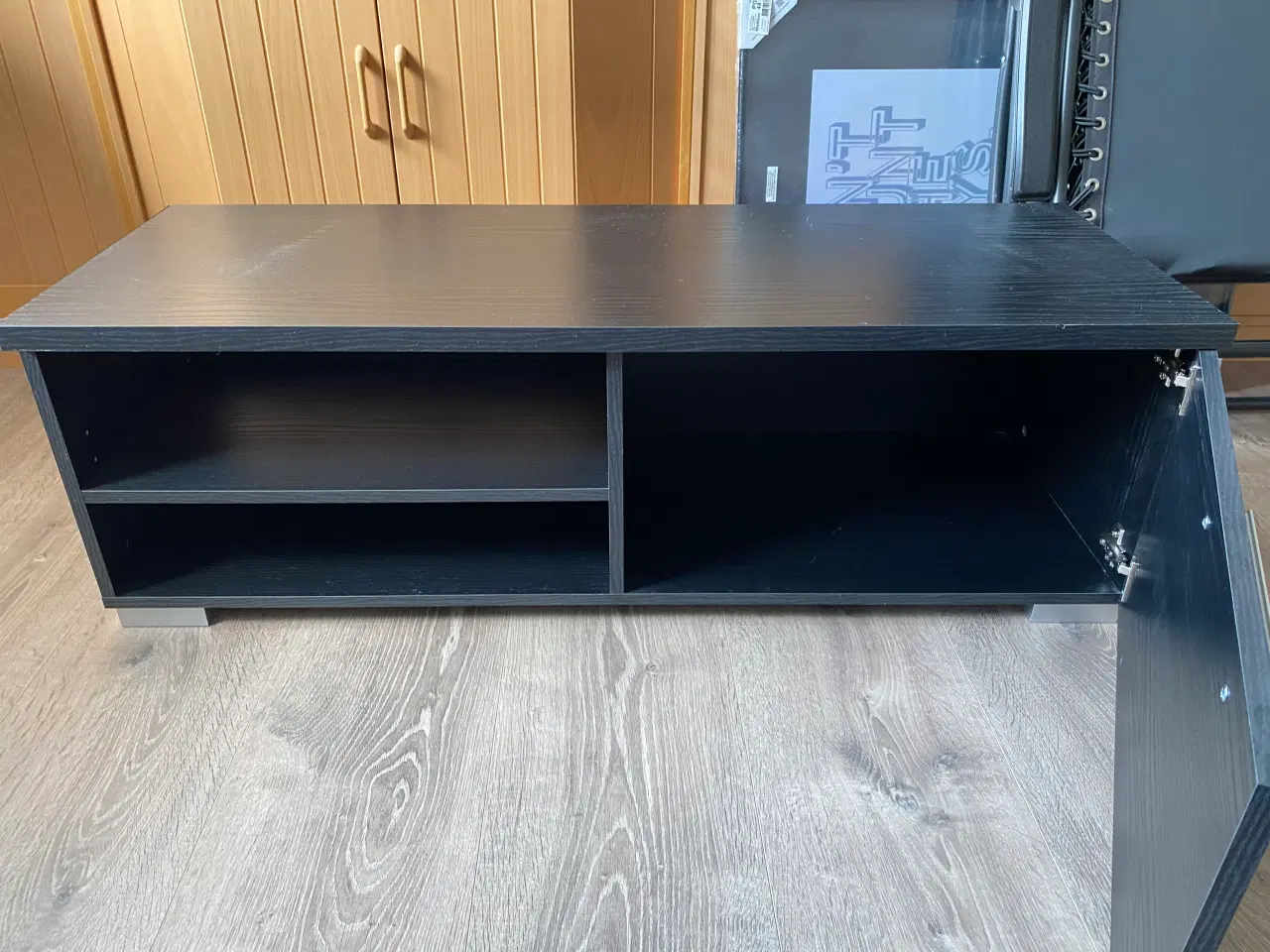 Billede 1 - Magne tv-bord (Bilka) sort med 1 låge