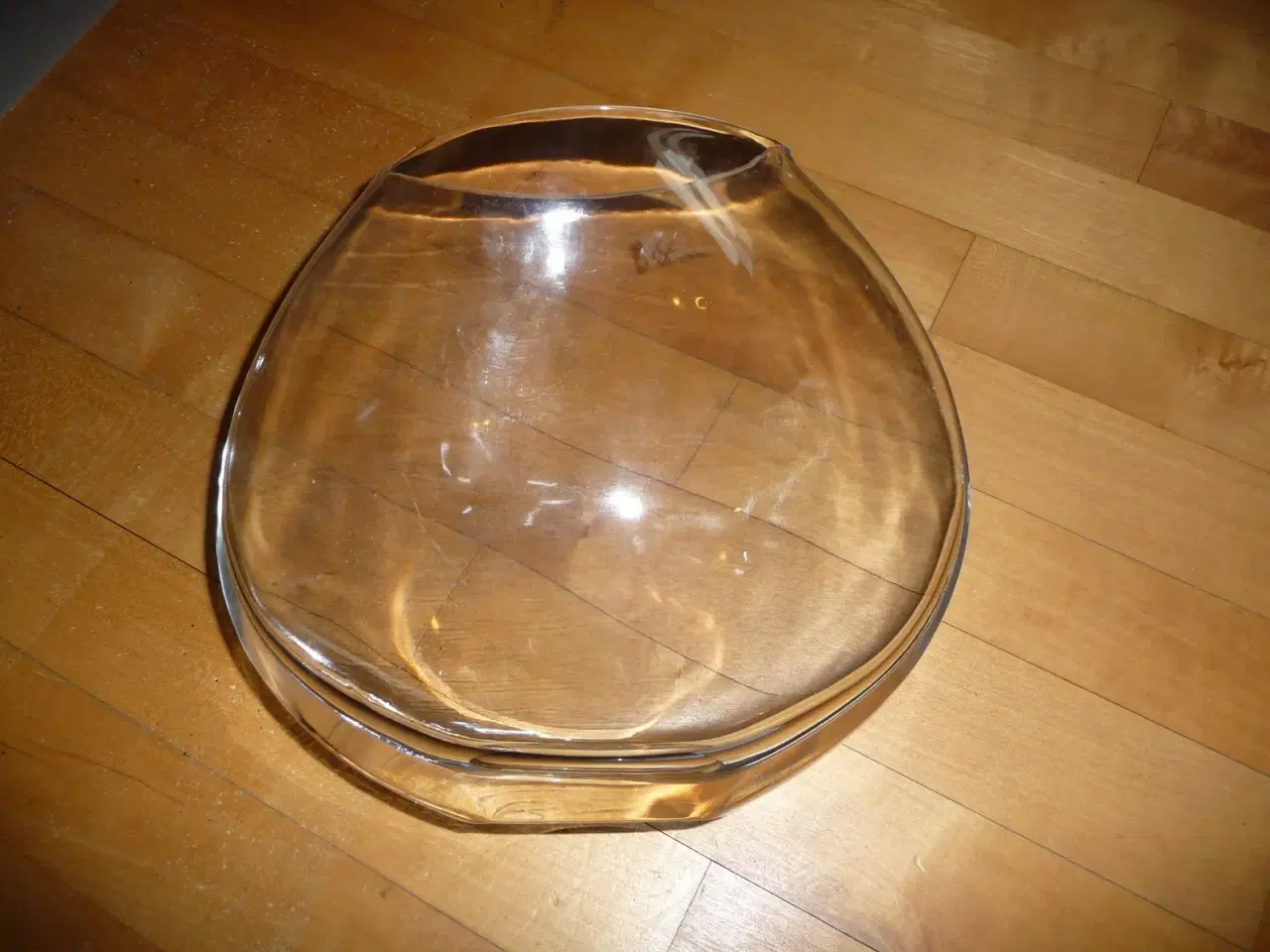 Billede 2 - oval glas vase, den er 23 cm høj, 25 cm 