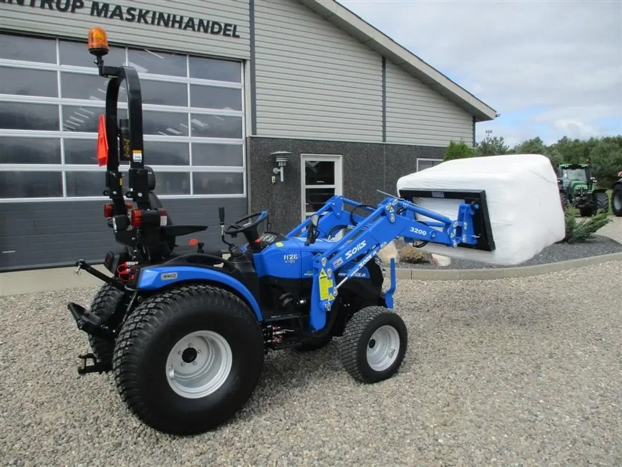 Billede 5 - Solis 26 HST med fuldhydraulisk frontlæsser på