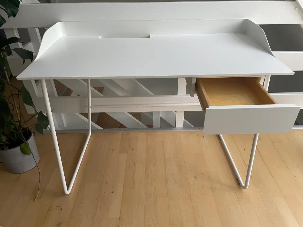 Billede 2 - Designer arbejdsbord i hvid