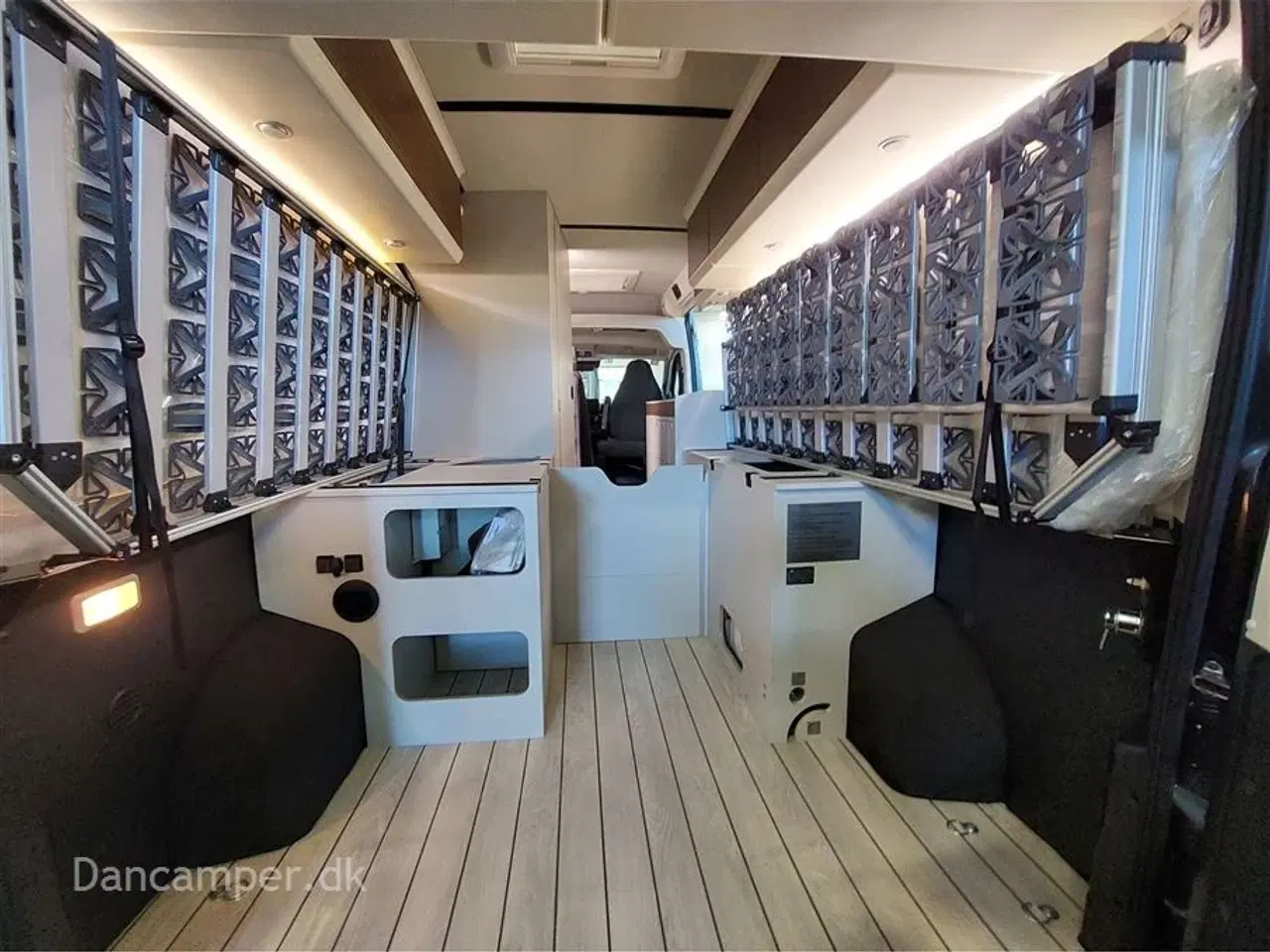 Billede 25 - 2025 - Westfalia Columbus 600 E   MESSEPRIS kr. 999.900,- SPAR kr. 90.000,- Ny 2025 kort model. 140 HK, 8-trins automatgear, adaptiv fartpilot, langsgående soveplads 198/177 * 197