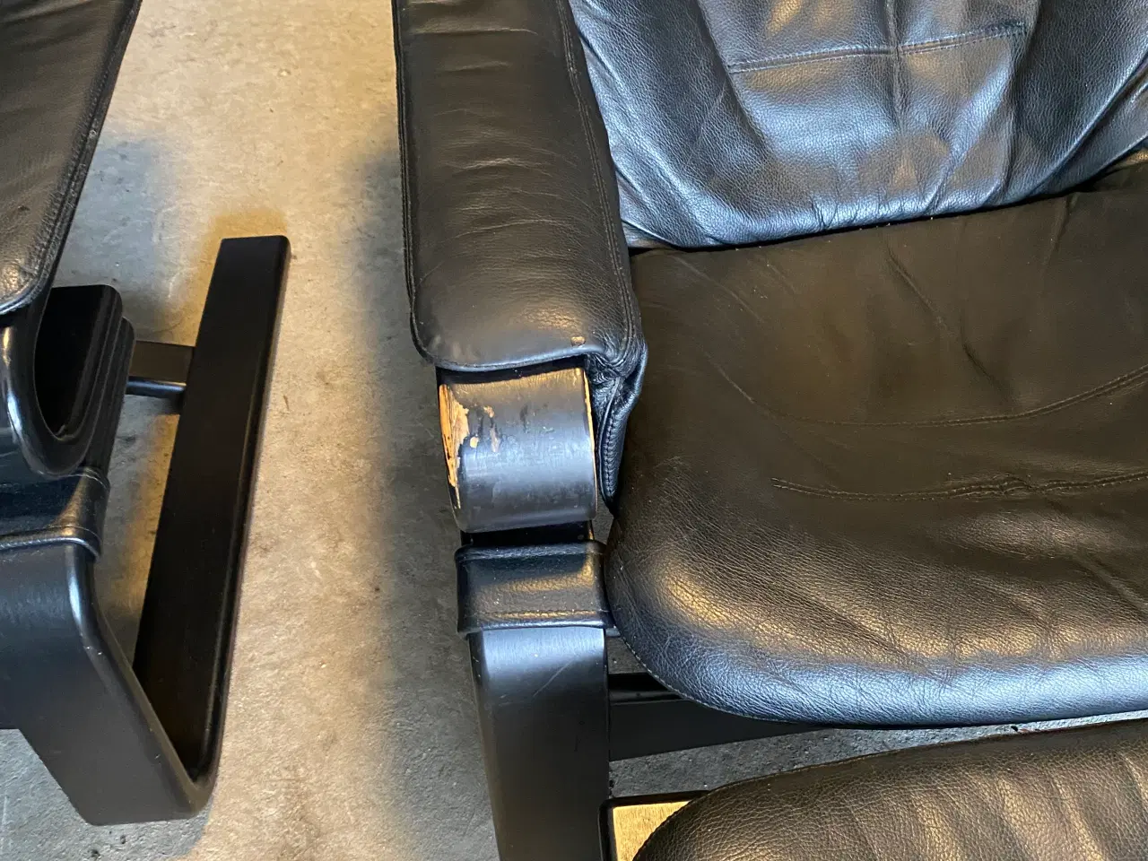 Billede 2 - 2 stk Kroken læderstole med fodskamler sælges