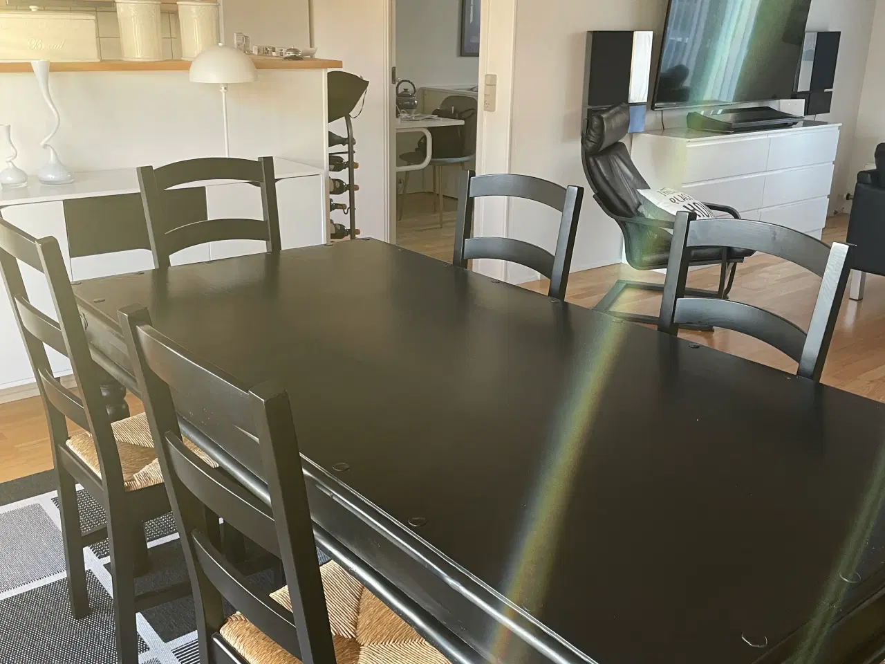 Billede 3 - Nedsat 1500kr Bord og 6 stole .Velholdt .