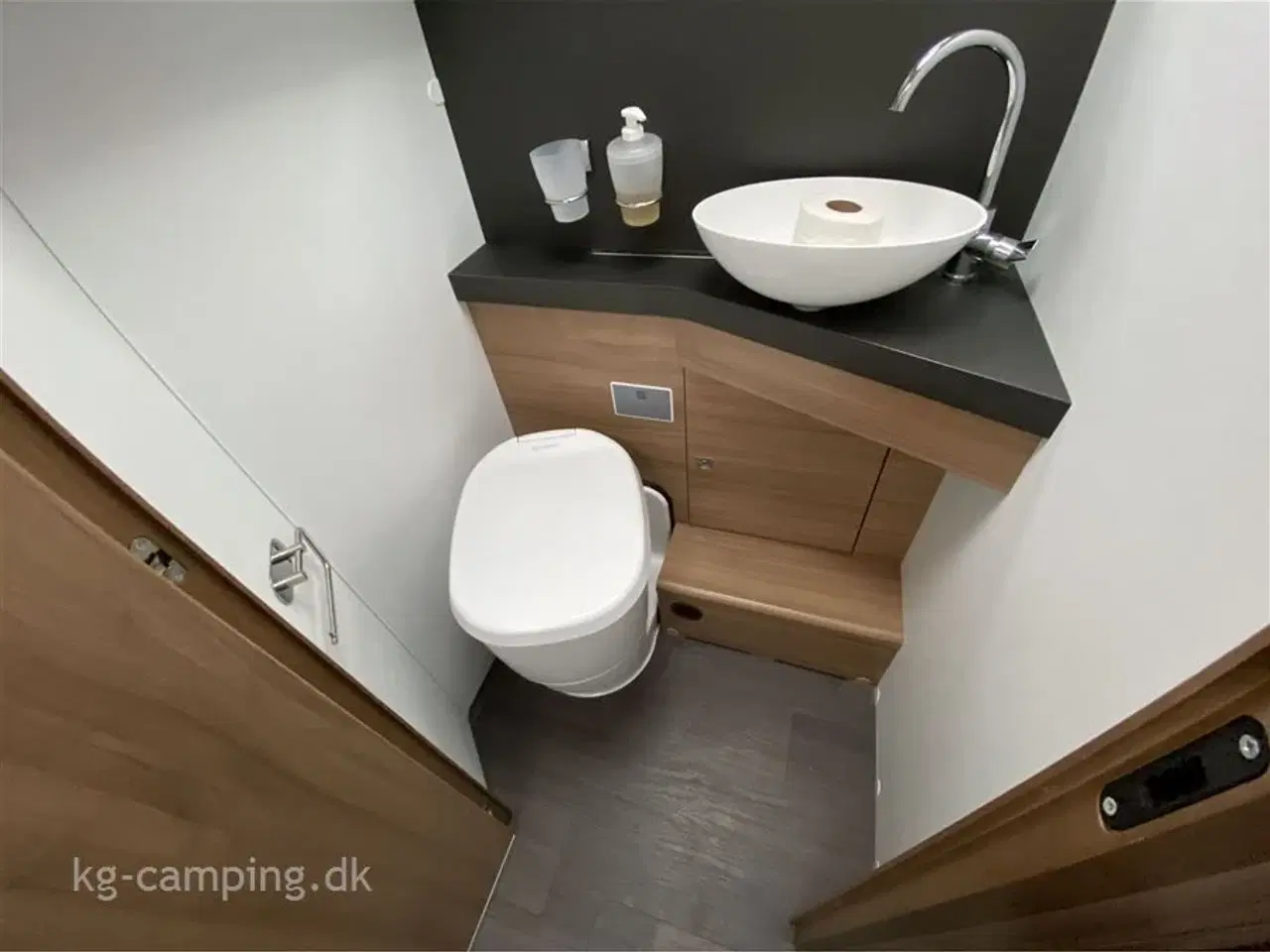 Billede 7 - 2022 - Adria Coral XL Plus A670 SL   Adria Coral PLUS 670 SL XL med Alkove - automatgear.