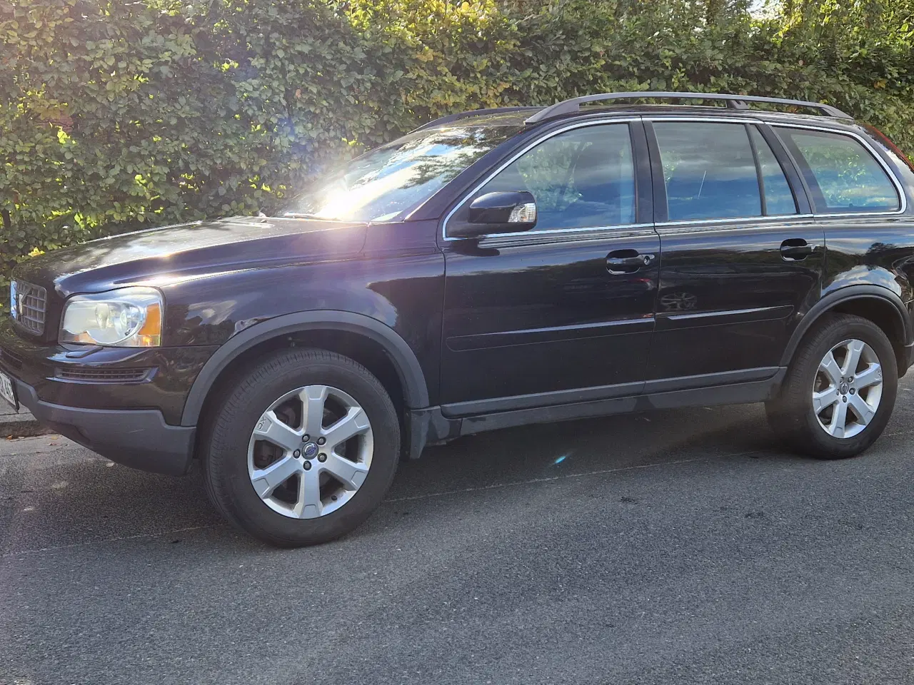 Billede 1 - Volvo XC90 2,5 D5 aut. 7-pers. Sort m sort læder 