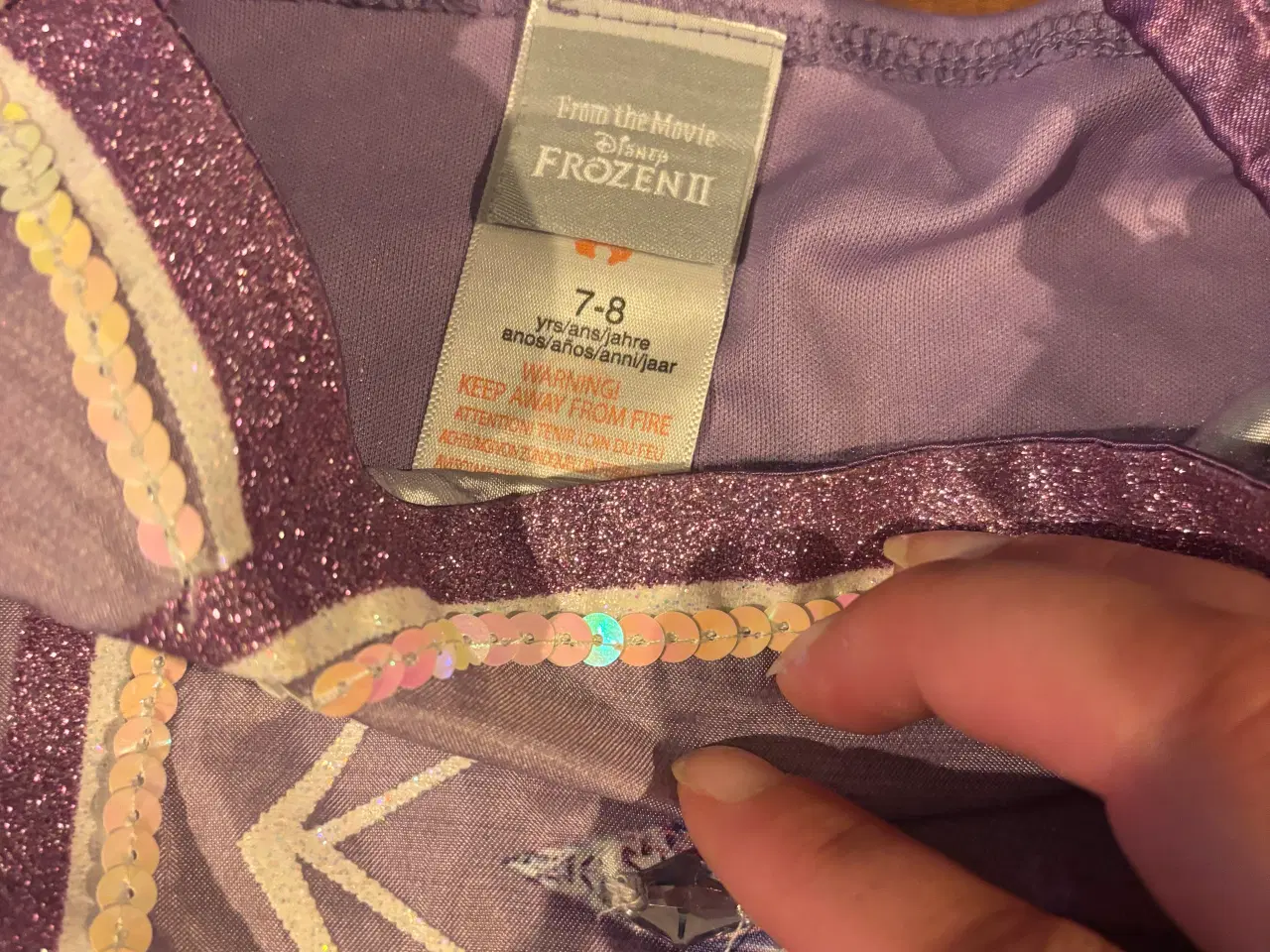 Billede 4 - Frozen 2 Elsa kostume str 128