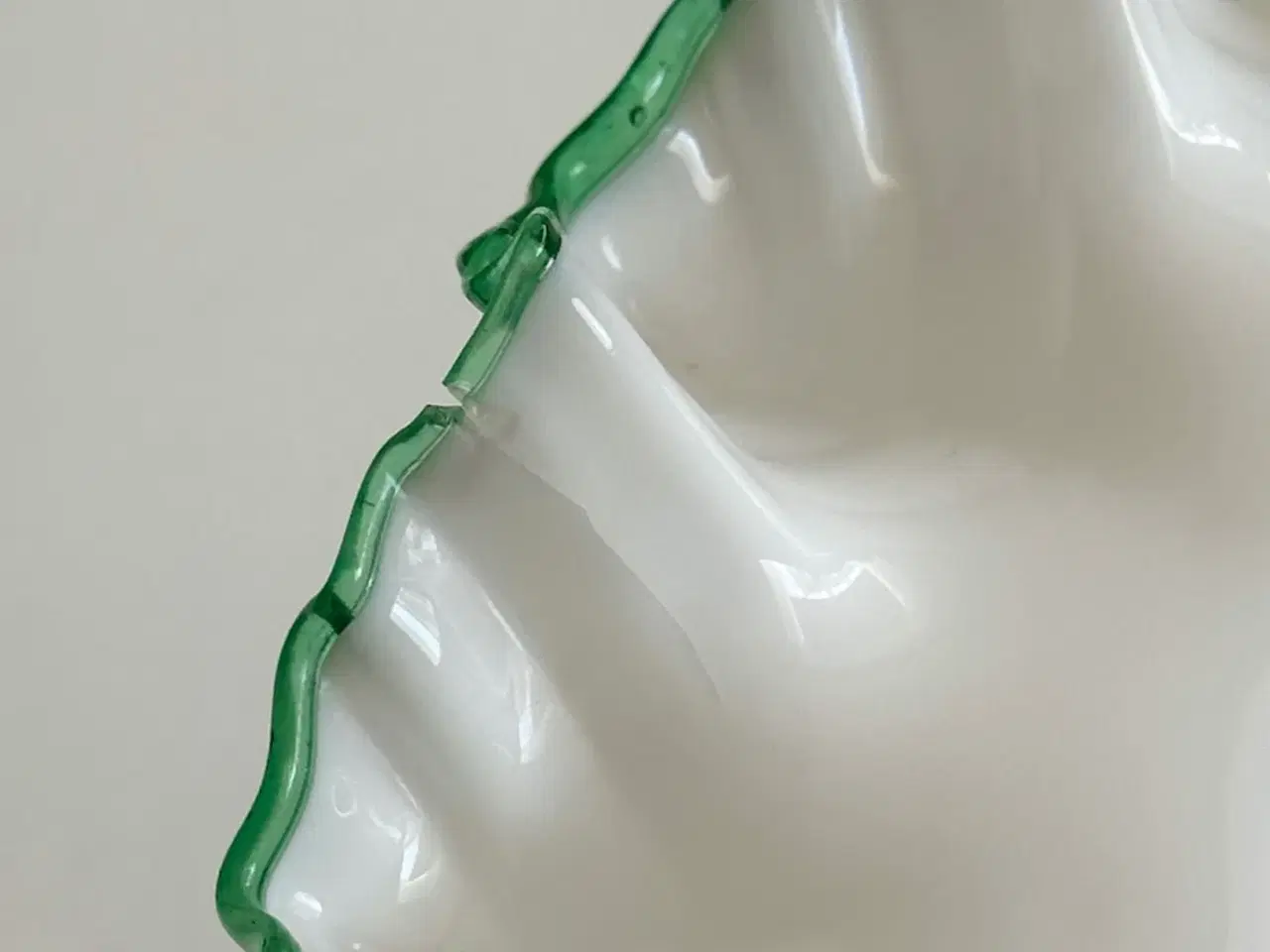 Billede 8 - Antik opsats, opalineglas m grøn kant