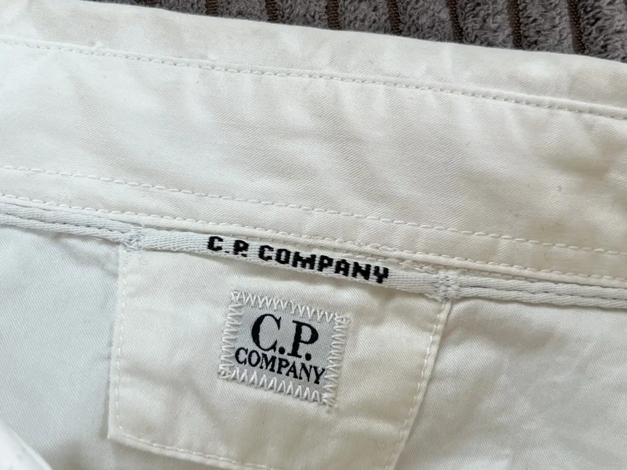 Billede 3 - CP Company hvid skjorte