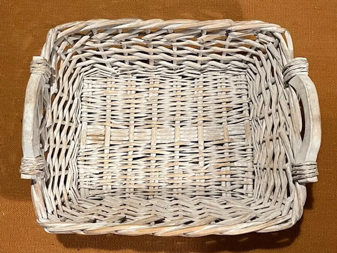 Billede 2 - Flettet kurv med håndtag i lyst flet