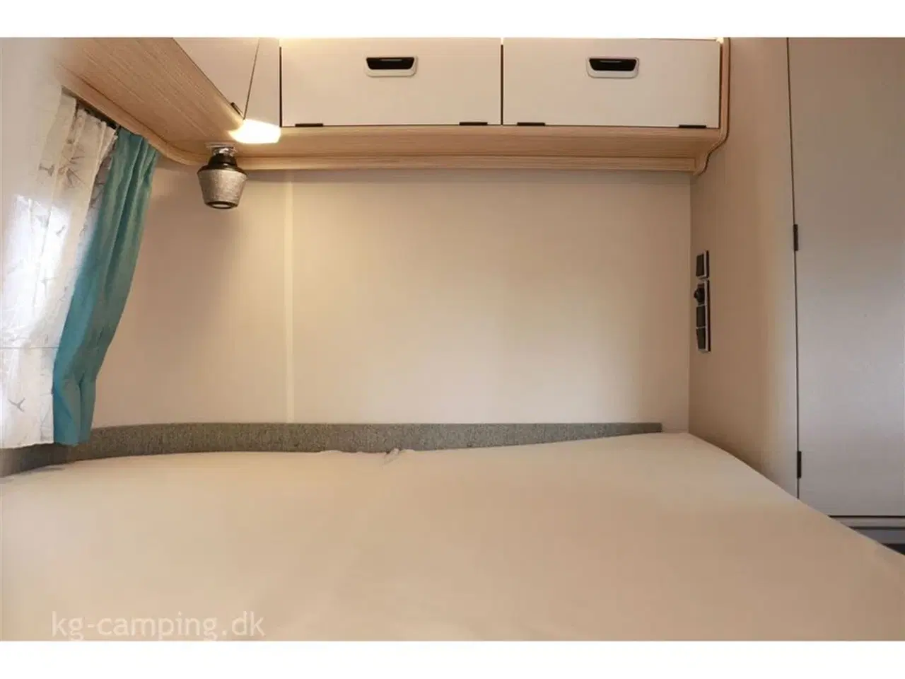 Billede 6 - 2024 - Eriba Touring 530 Urban Harbour Blue Edition   EFTERÅRSTILBUD nu nedsat med kr. 18.000,- | Populær rejsevogn - Harbour Edition med alt, hvad du kan tænke dig af udstyr.