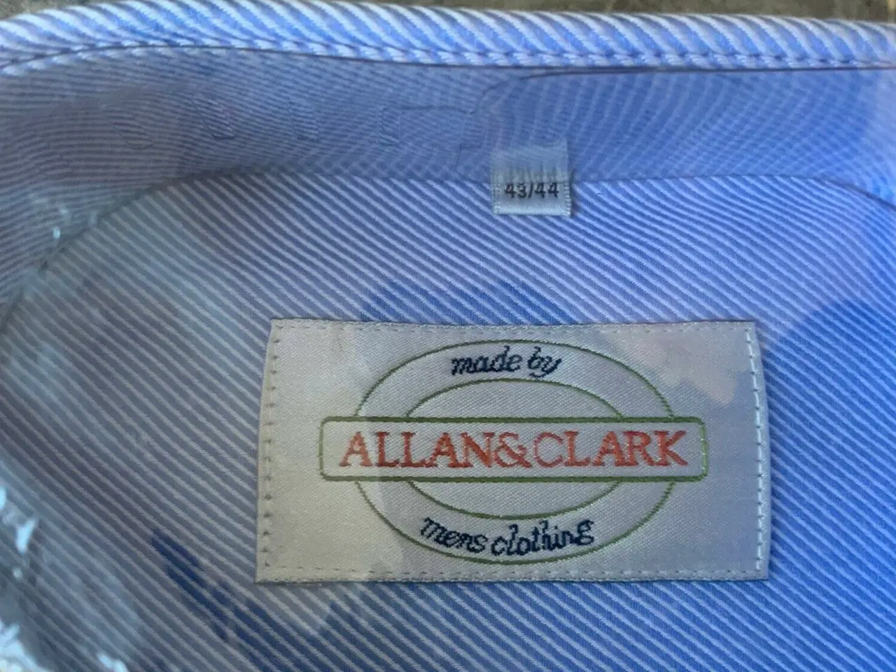 Billede 2 - Skjorte Allan & Clark