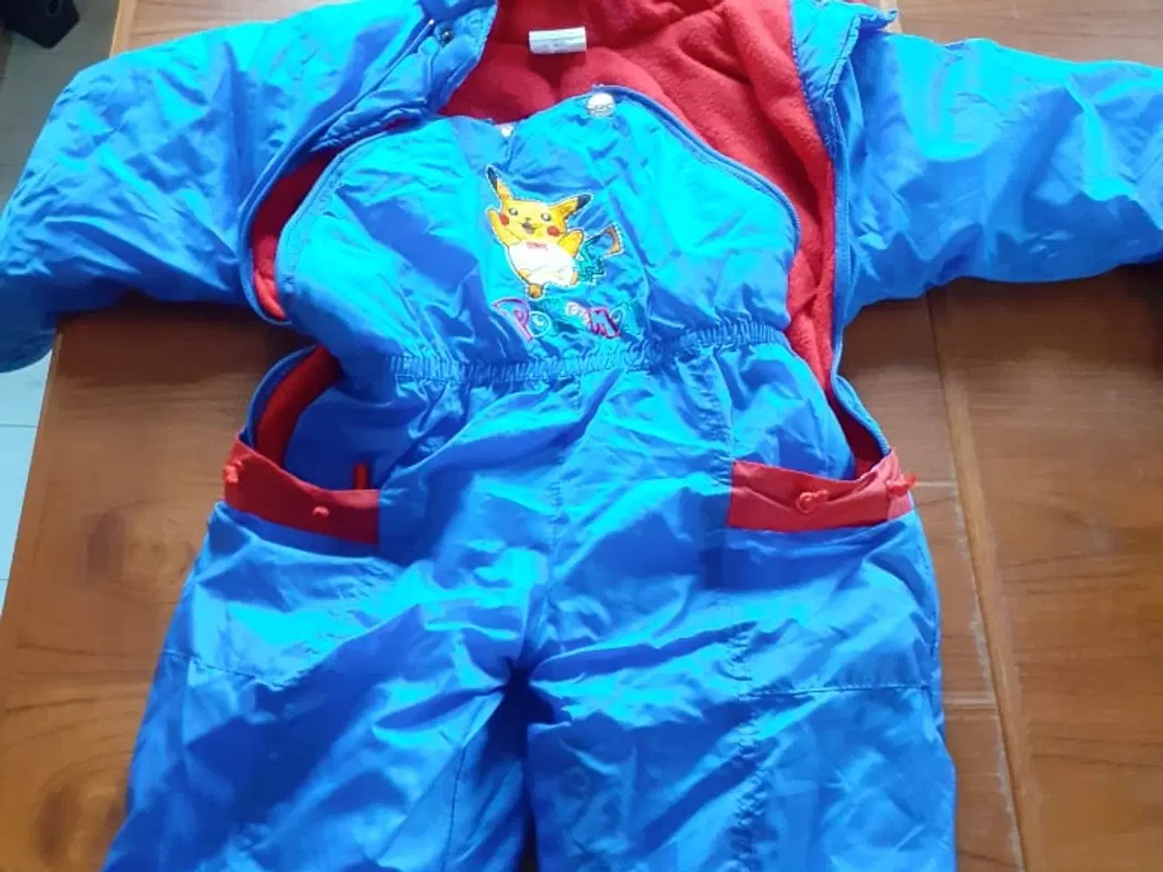 Billede 1 - Flyverdragt mærke pokemon blå 