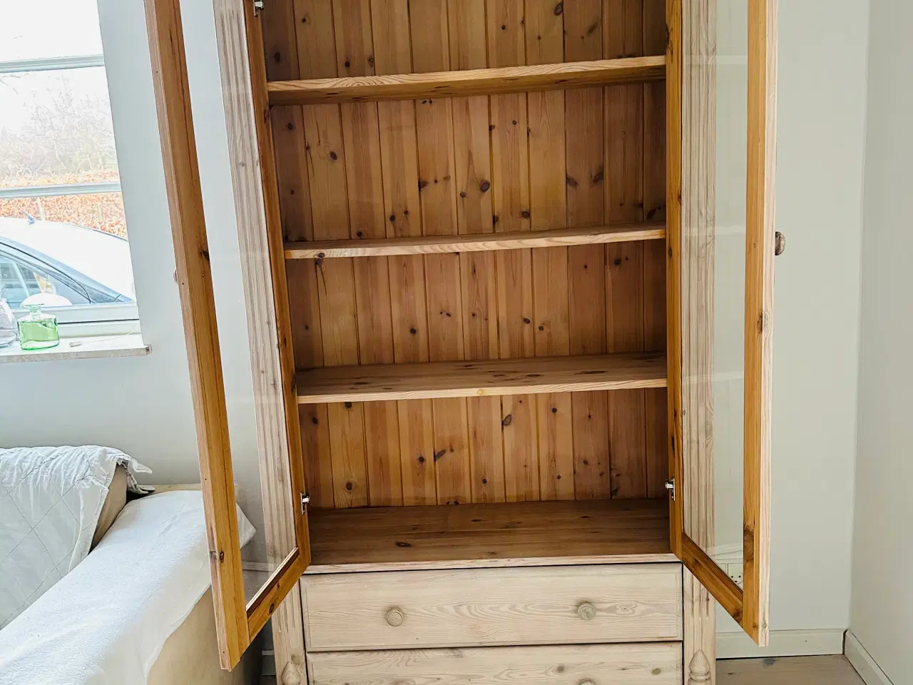 Billede 2 - Skab/vitrine skab, gammelt og tungt, fungerer godt