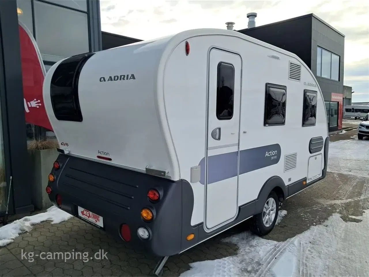 Billede 4 - 2021 - Adria Action 391 PD Den populære rejsevogn med fast dobbeltseng, Mover, Cykelstativ og Fortelt